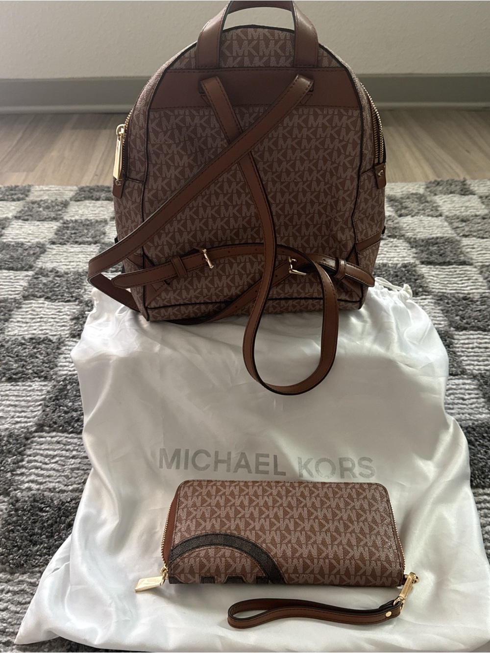 Michael Kors Brown Logo Backpack with Matching Wallet Set - Picture 2 of 6